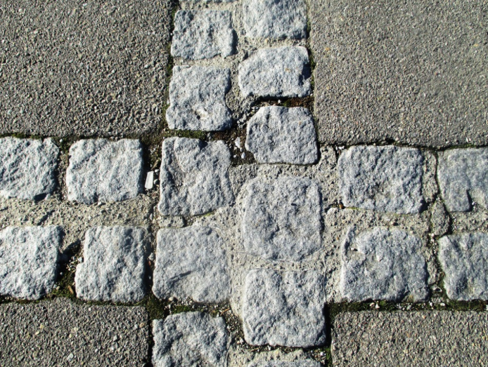 Asphalt paving